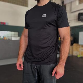 Je čas posunúť svoj výkon na vyšší level. 🏋️🚴🏻⚽️🏃🏻‍♂️ Úplne nové tričko STØKILÖ Tech už v predaji 😎💪🏻 . #stokilo...