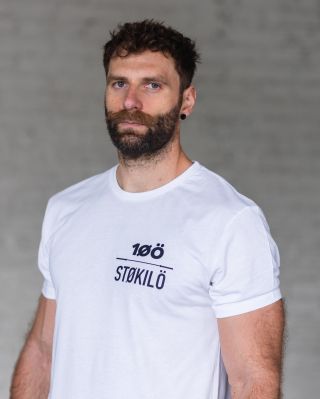 Čistý dizajn, čisté svedomie 🌱 Vegan approved tričko Full Heart STØKILÖ zo 100 % česanej bavlny prémiovo saje pot a...