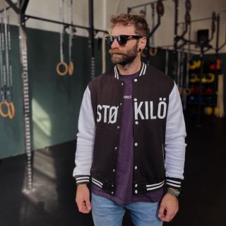 Novinka v našej ponuke. College baseballová mikina ⚾️ . #stokilo #strongbrandforstrongpeople #baseball #college #merch #gym