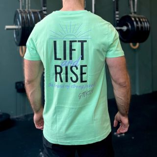 Ďalšia novinka v STØKILÖ ponuke 😎 Gym tričko Lift and Rise 🏋🏻🌅 . #stokilo #strongbrandforstrongpeople #gym #gymclothes...